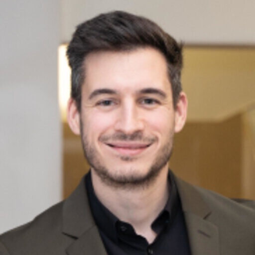 Tiago Santos Headshot